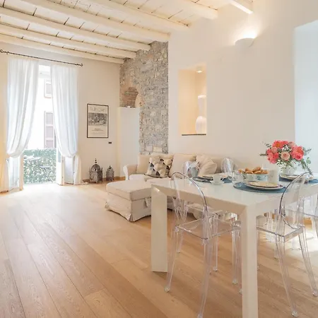 Wine Not In Centre By Rent Como