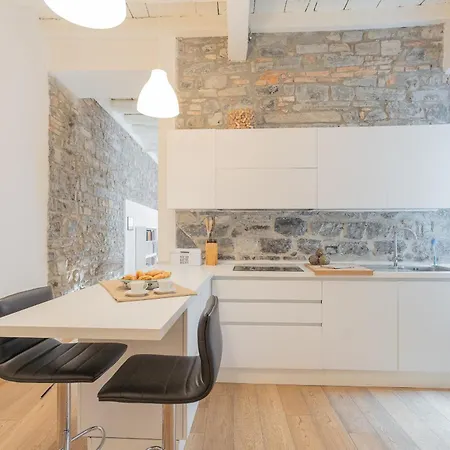 Wine Not In Centre By Rent Como