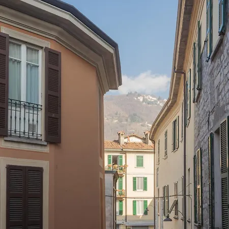 Wine Not In Centre By Rent コモ