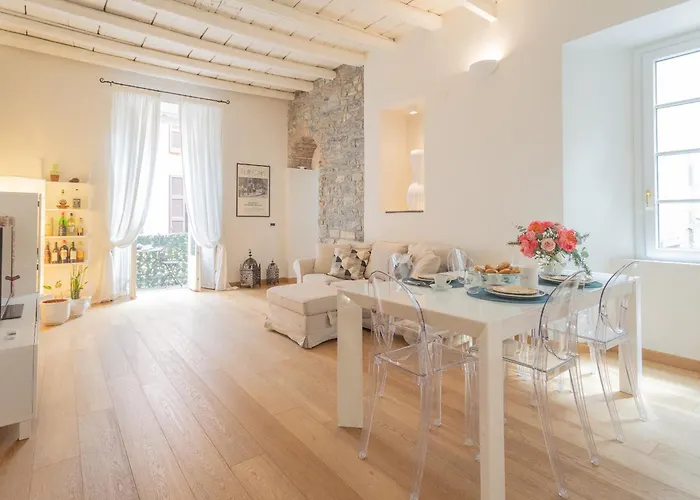 Wine Not In Centre By Rent Como