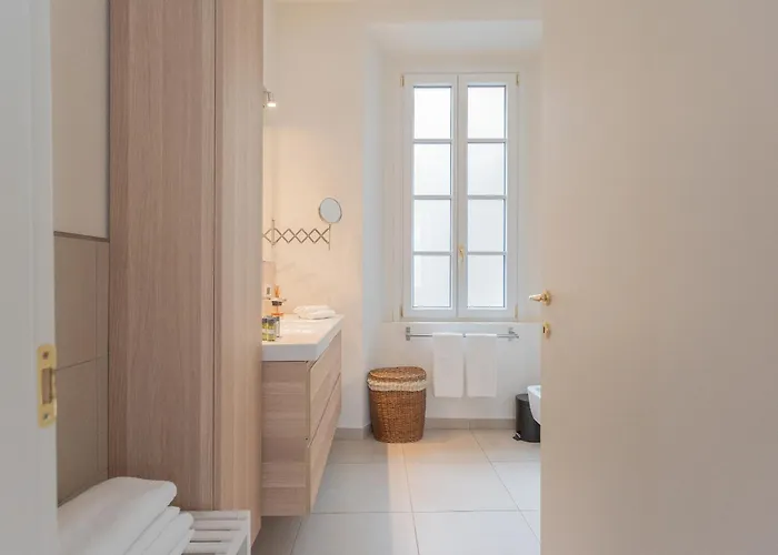 Wine Not In Centre By Rent * Como