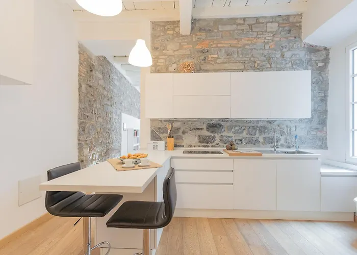 Wine Not In Centre By Rent Como