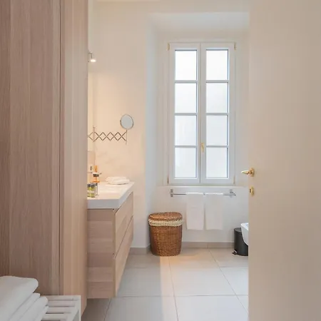 Wine Not In Centre By Rent * Como